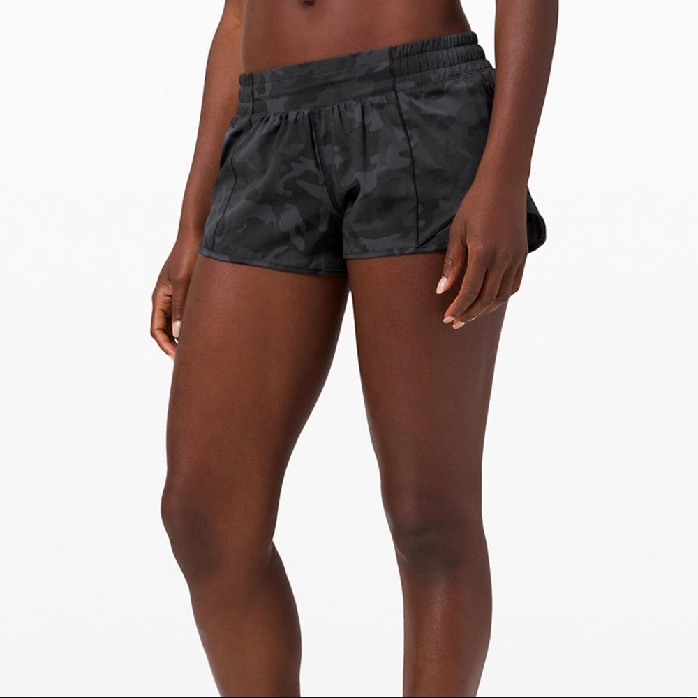 EUC Lululemon Hotty Hot Short II 2.5”